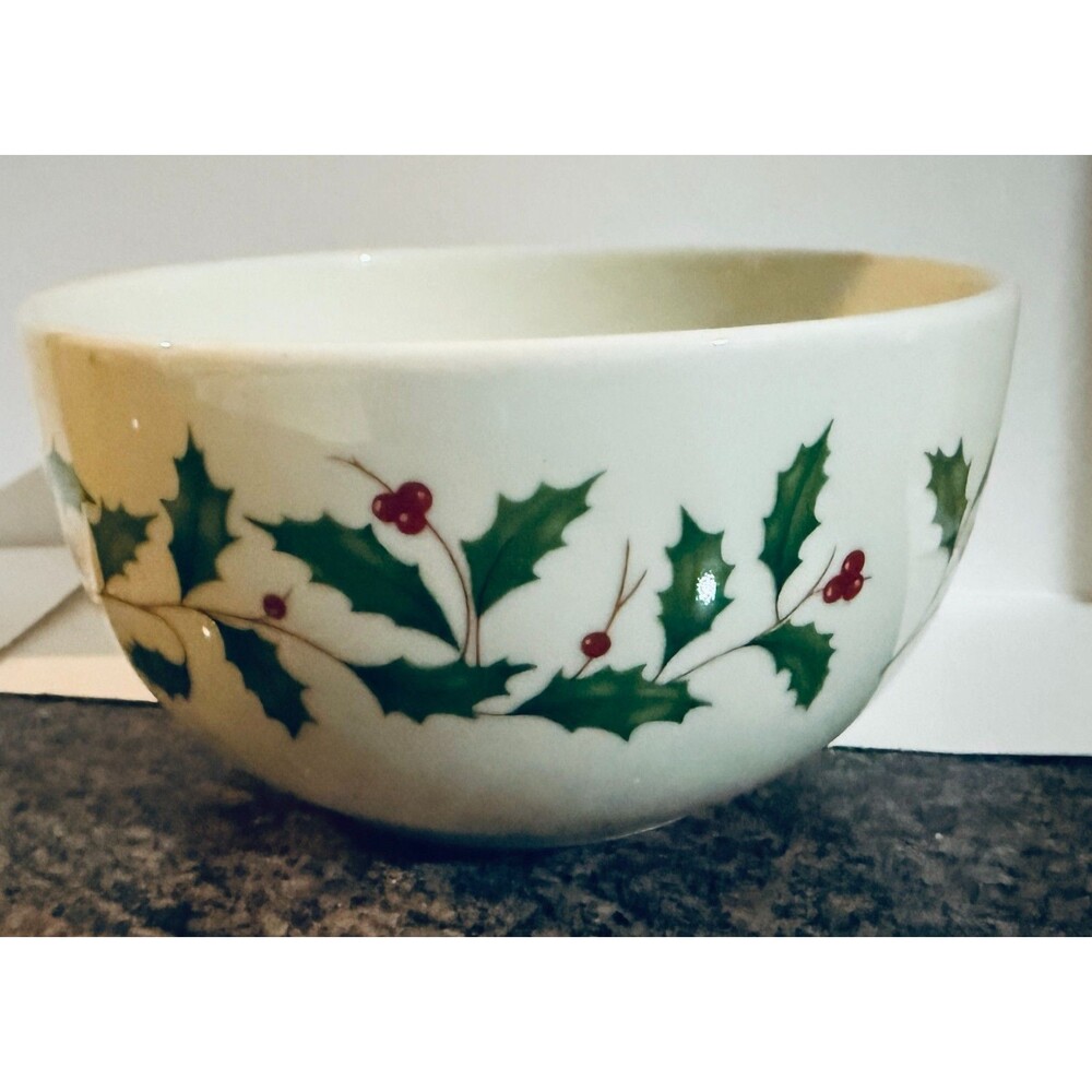 LENOX Christmas Bowl 6” Diameter Holly Berry No Lid NWT